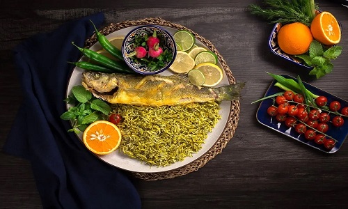 سبزی پلو با ماهی شکم پر شب عید